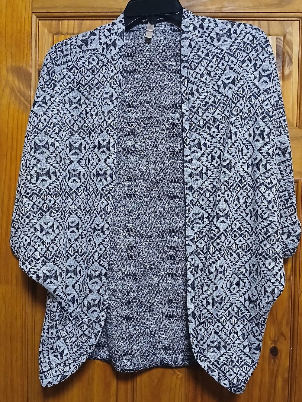 Xhilaration Black and White Geometric Open-Front Cardigan